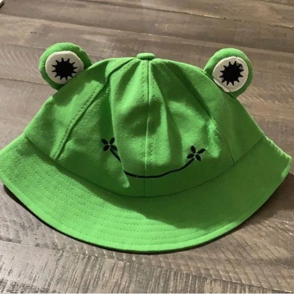 Green Frog Bucket Hat - Picture 2 of 3